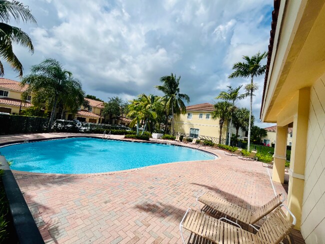 3161 NW 33rd St in Oakland Park, FL - Building Photo - Building Photo