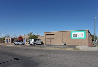 7 Apartments & Industrial Bldg in Tucson, AZ - Foto de edificio - Building Photo
