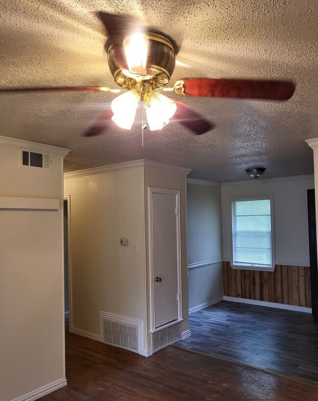 244 River Oaks Cir in Lancaster, TX - Building Photo - Building Photo