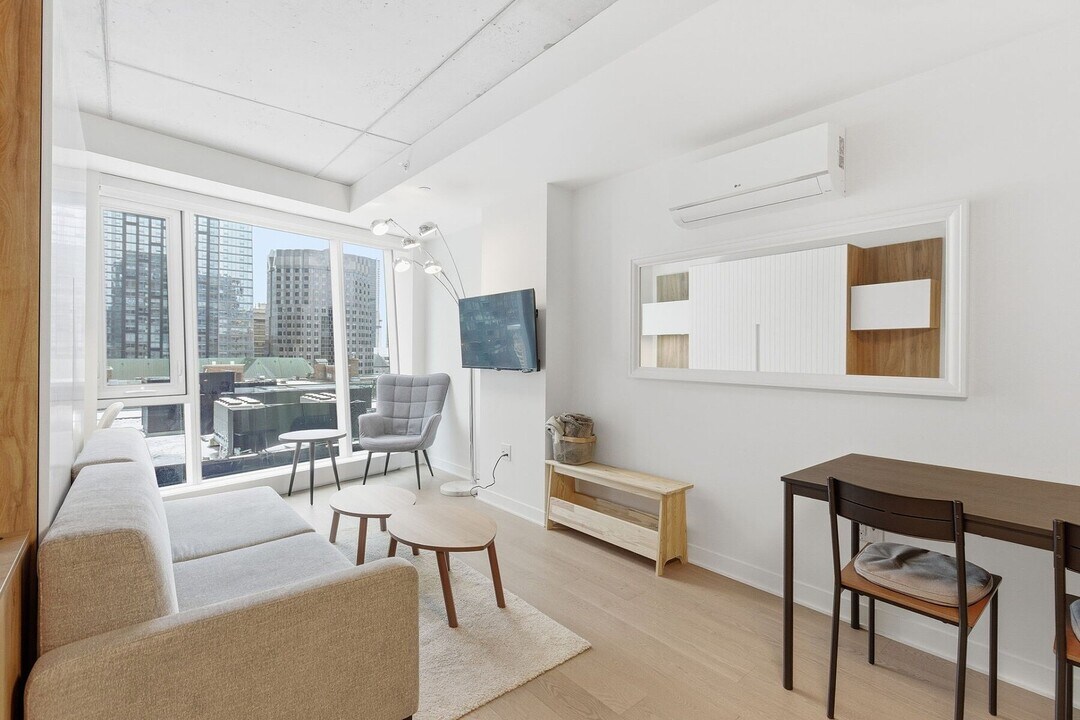 360 Rue Mayor in Montréal, QC - Building Photo