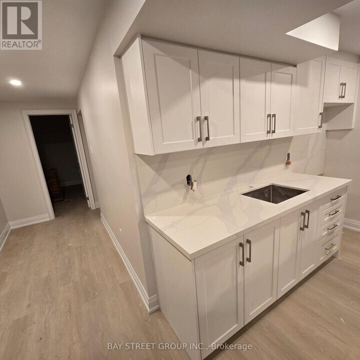 129 Huntington Park Dr in Markham, ON - Building Photo