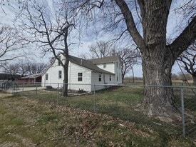 7114 Davis Creek Rd in Junction City, KS - Building Photo