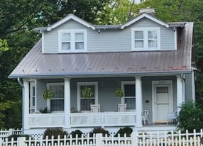 1423 N Augusta St in Staunton, VA - Building Photo