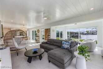 1100 8th Ave S in Naples, FL - Building Photo - Building Photo