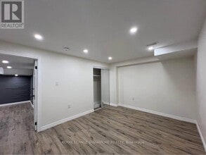 60 Lofthouse Dr in Whitby, ON - Building Photo - Building Photo