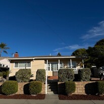 5851 Clay Ave in La Mesa, CA - Foto de edificio - Building Photo