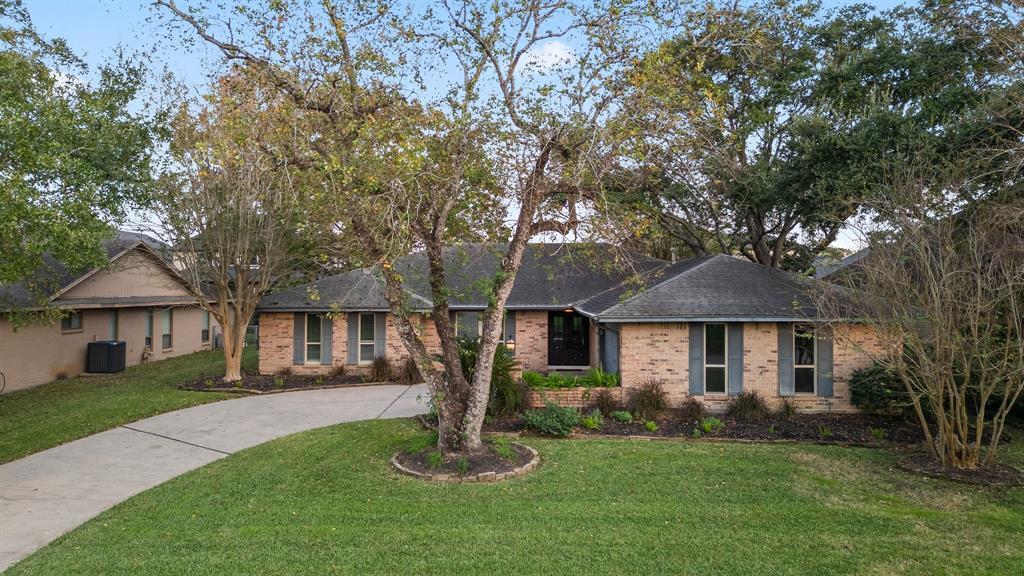 115 Dorado Dr in Friendswood, TX - Building Photo