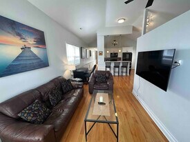 118 N Leavitt St in Chicago, IL - Building Photo