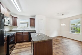 5606 That Way in Houston, TX - Building Photo - Building Photo