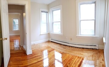 330 Valley St in Windham, CT - Foto de edificio - Building Photo