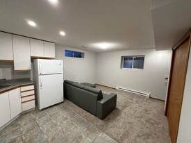 Cozy & Private 1-Bedroom Basement Suite in... in Calgary, AB - Building Photo - Building Photo