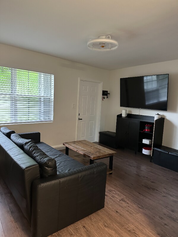 6104 Cresthaven Ct in Hollywood, FL - Foto de edificio - Building Photo