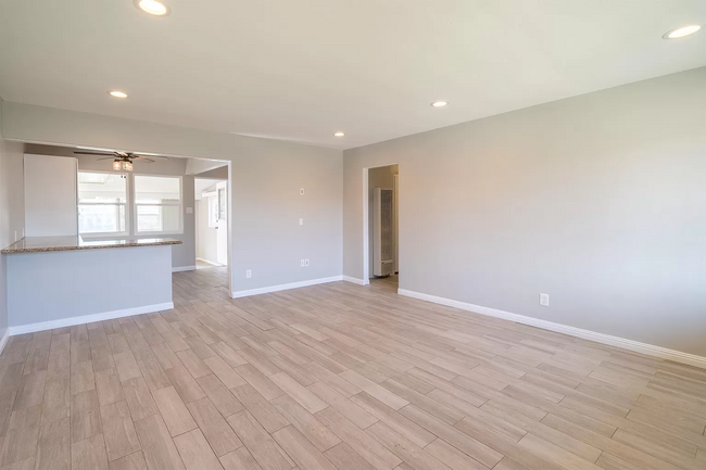 1611 S Tremont St in Oceanside, CA - Building Photo - Interior Photo