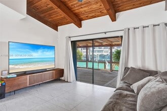 2619 Parkview Dr S in Hallandale Beach, FL - Building Photo - Building Photo