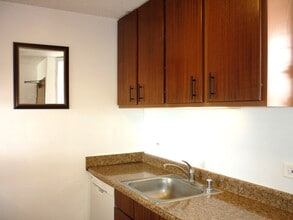 2439 Kapiolani Blvd in Honolulu, HI - Building Photo - Building Photo