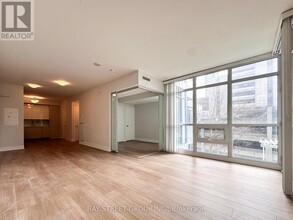 210-210 Simcoe St in Toronto, ON - Building Photo - Building Photo