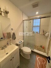 2017 Commonwealth Ave, Unit 4 in Boston, MA - Building Photo - Building Photo