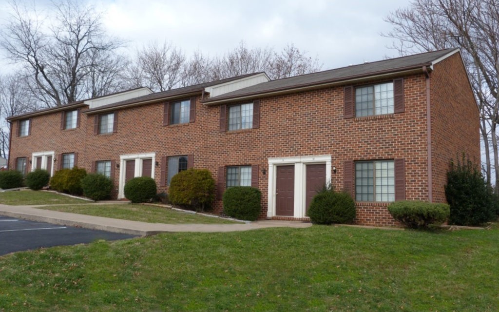 Evergreen Townhouses in Staunton, VA - Building Photo