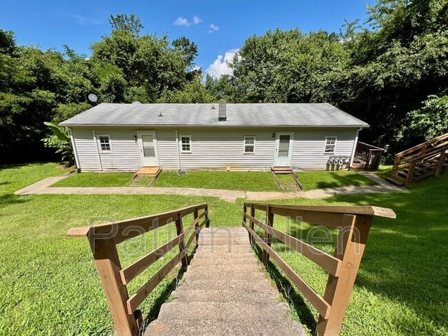 239 Cedar Hill Rd in Asheville, NC - Building Photo - Building Photo