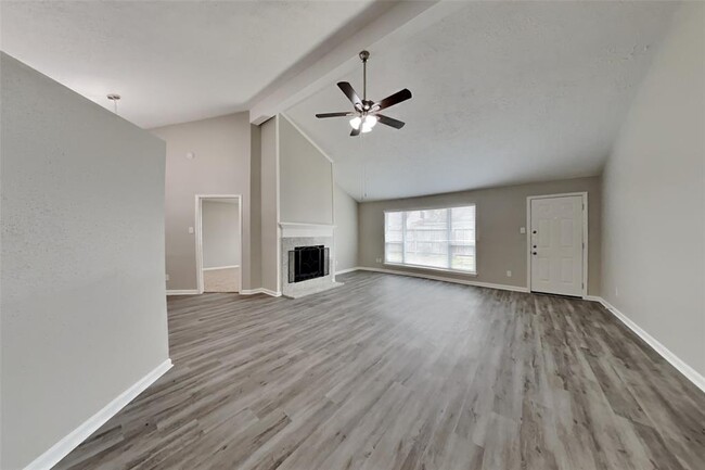 13102 Kingsmill Dr in Sugar Land, TX - Building Photo - Building Photo
