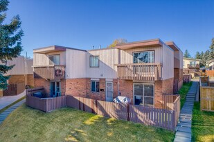 11 Sorrel Pl SW in Calgary, AB - Building Photo