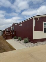 15949 S Flores Rd in San Antonio, TX - Building Photo