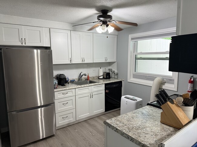 43B Dale Rd in Hooksett, NH - Building Photo - Building Photo