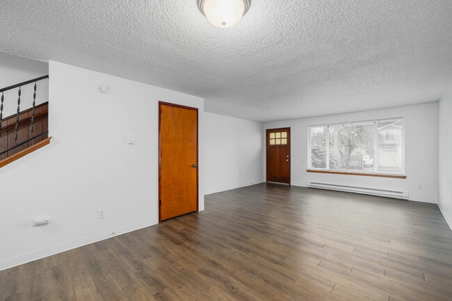 Aladdin Townhomes in Tacoma, WA - Foto de edificio - Interior Photo