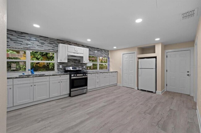 2825 N Taliaferro Ave in Tampa, FL - Building Photo - Building Photo