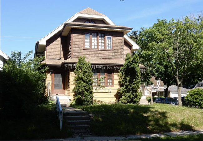 2777 N 48th St, Unit 2777 - Upper in Milwaukee, WI - Building Photo - Building Photo