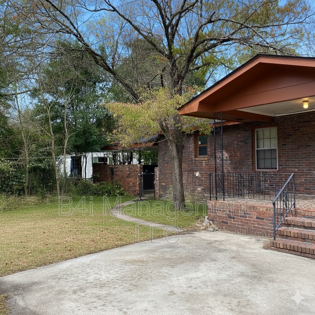 property at 2528 Burbank Pl