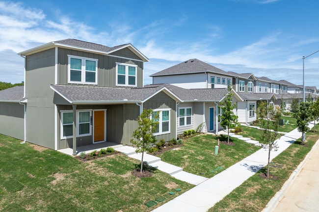 Living Fully Orchard Farms in Fort Worth, TX - Building Photo - Building Photo