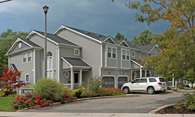 9 Lakeshore Rd in St Catharines, ON - Building Photo - Primary Photo