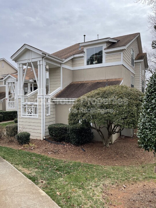 1001 Southwest Dr in Davidson, NC - Building Photo