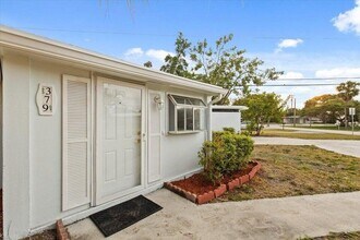 379 Garden Blvd in Palm Beach Gardens, FL - Building Photo - Building Photo