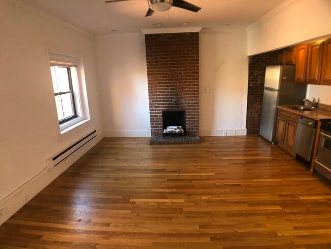 48 Hereford St, Unit 4 in Boston, MA - Foto de edificio - Building Photo