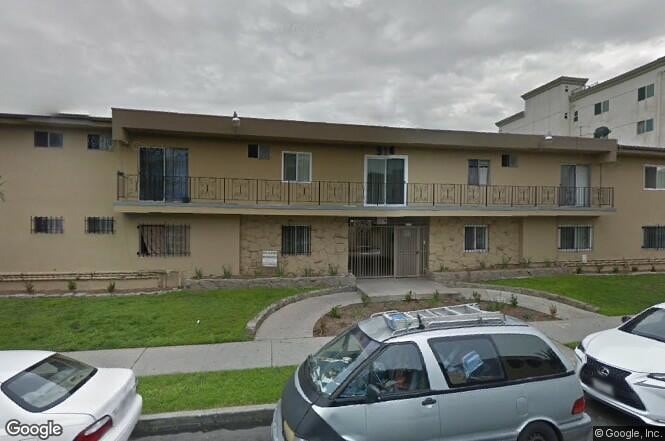 916 S Manhattan Pl in Los Angeles, CA - Building Photo