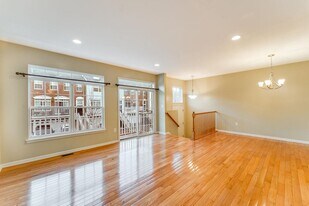 6 CARPENTER Ct in Jersey City, NJ - Building Photo