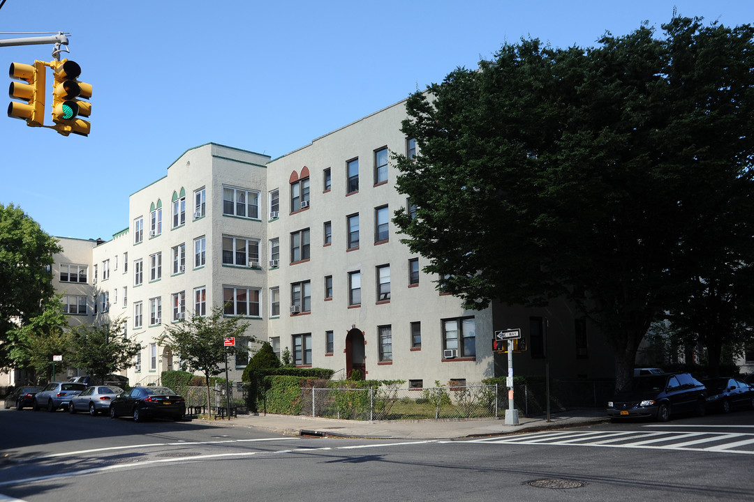 24-10-24-20 29th St in Astoria, NY - Building Photo