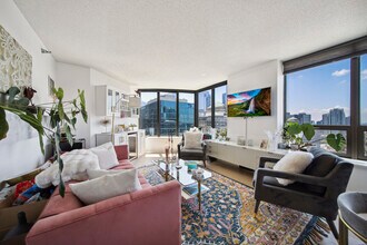 400 N La Salle Dr in Chicago, IL - Building Photo - Building Photo