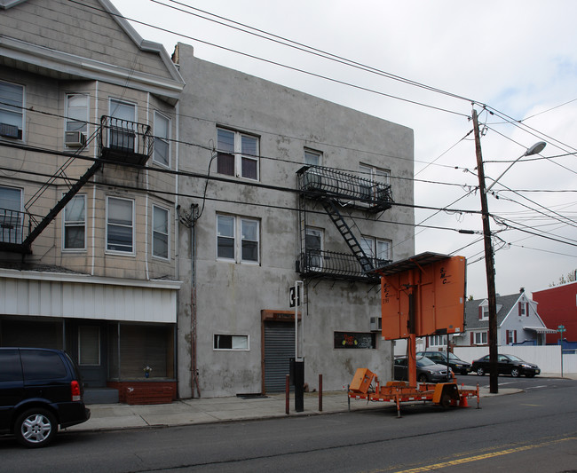 99 Avenue E in Bayonne, NJ - Building Photo - Building Photo