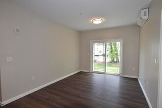 217 Rockingham Rd in Londonderry, NH - Building Photo - Building Photo