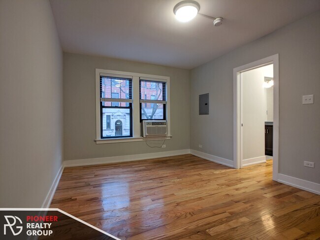 2812 N Mildred Ave, Unit 1 in Chicago, IL - Foto de edificio - Building Photo