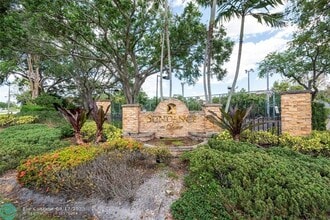 2900 S University Dr in Davie, FL - Foto de edificio - Building Photo