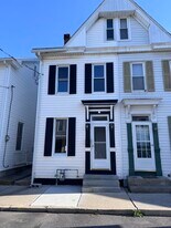 110 E Locust St in Mechanicsburg, PA - Building Photo
