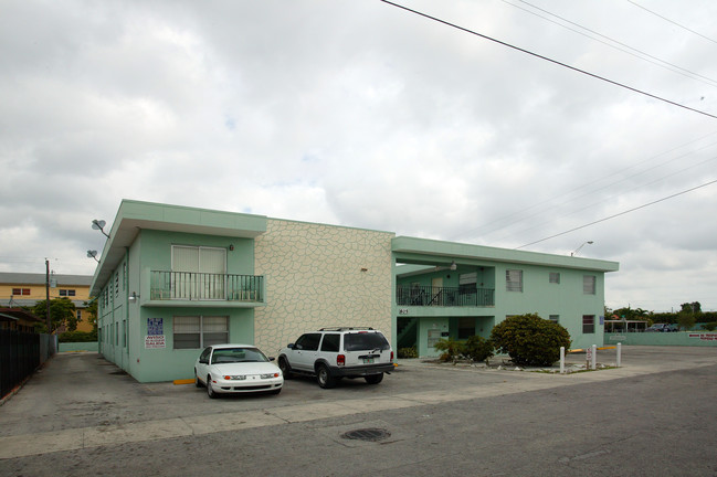 Cordero Apartments in Hialeah, FL - Foto de edificio - Building Photo