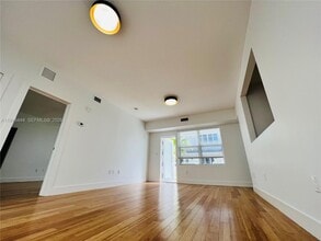 960 Bay Dr in Miami Beach, FL - Building Photo - Building Photo