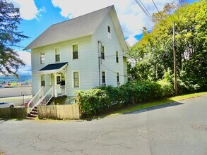 68 Hungerford Alley in Bristol, CT - Building Photo - Building Photo