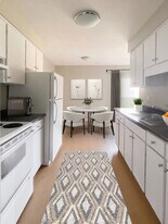Joinville Apartments B in Windsor, ON - Building Photo