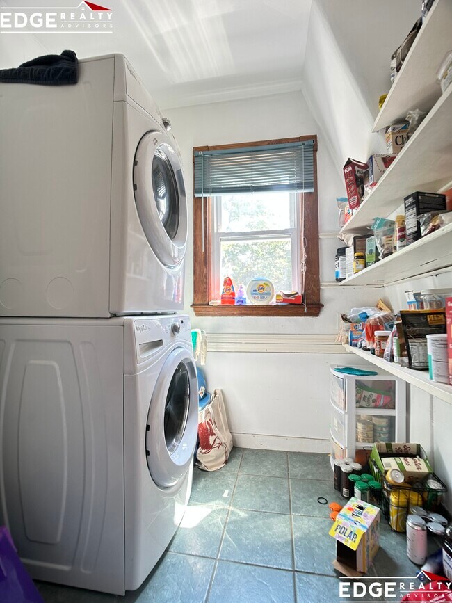 19 Mapleton St, Unit 1 in Boston, MA - Building Photo - Building Photo